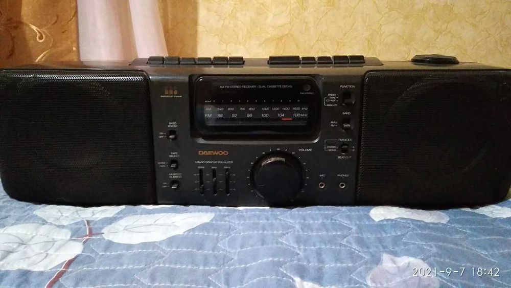 Продаётся кассетный магнитофон!