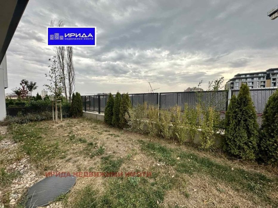 Просторен тристаен апартамент в квартал Манастирски ливади с двор