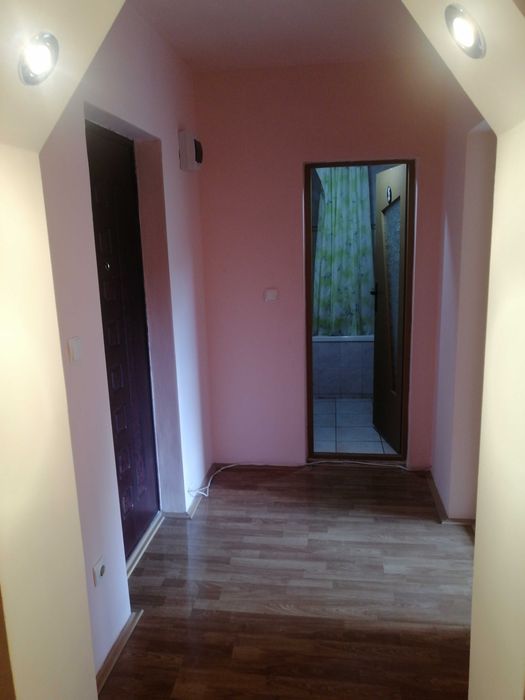 Inchiriez apartament Viseu de Sus 2 camere ultracentral la pret mic