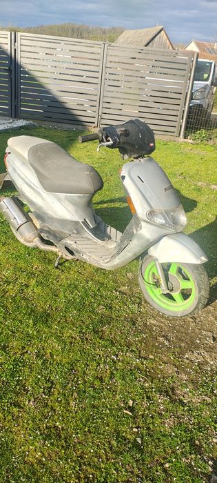 Vând scuter marca derbi