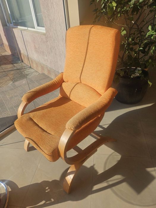 Диван с две кресла и масичка (подарък).