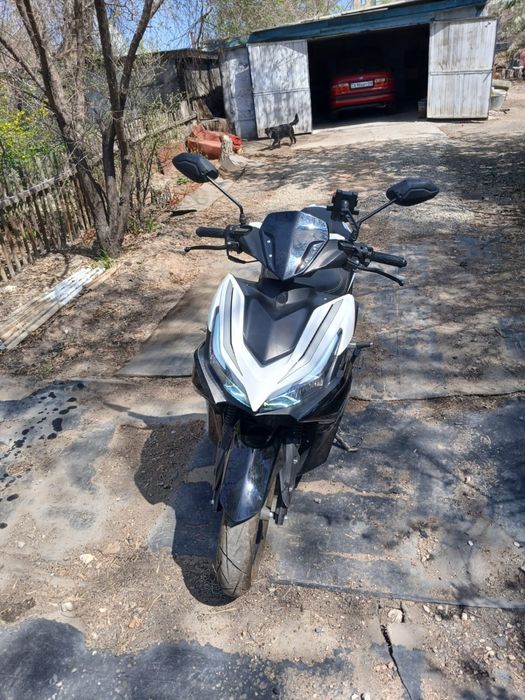 Скутер Jilang 180