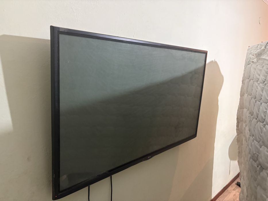 Телевизор LG продам срочно!!