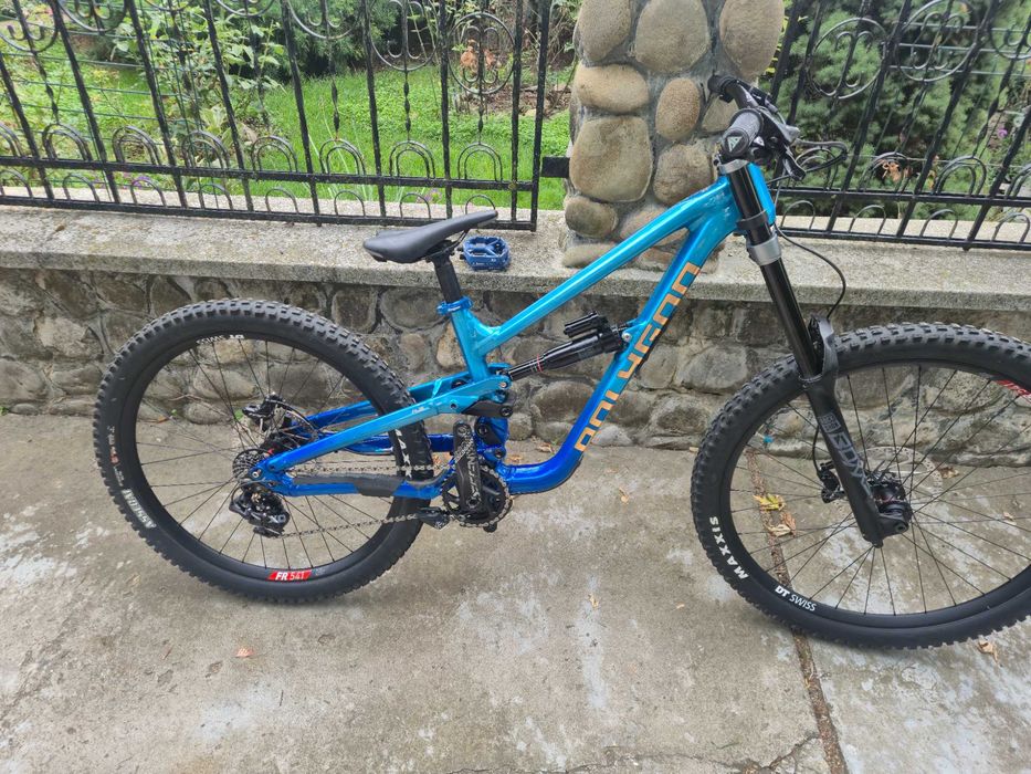 Polygon Collosus DH9 2026 S size