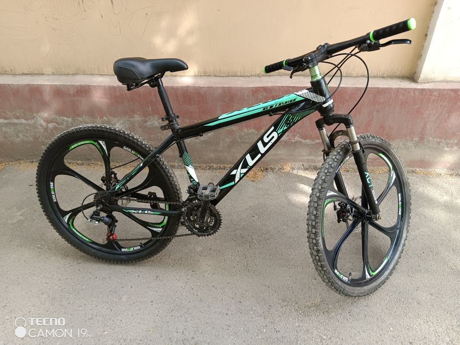 Продается скоростной велосипед 26 всё работает сел поехал