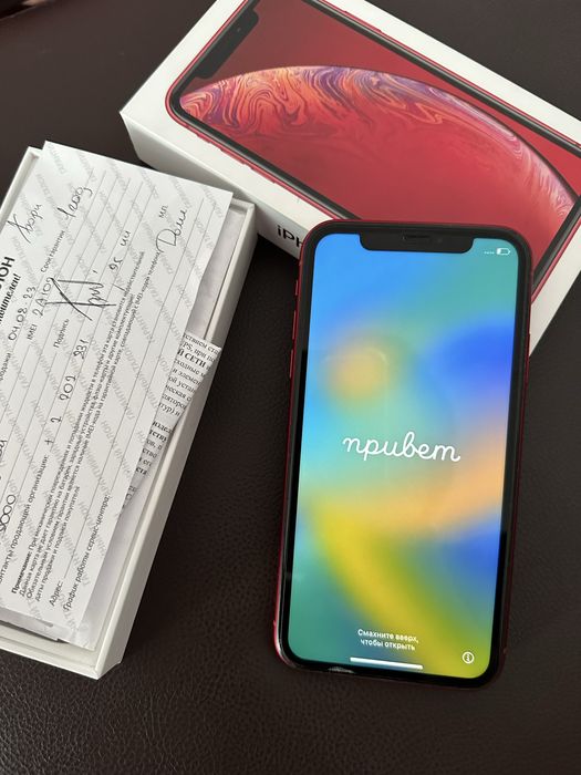 Продам IPhone XR в красном цвете