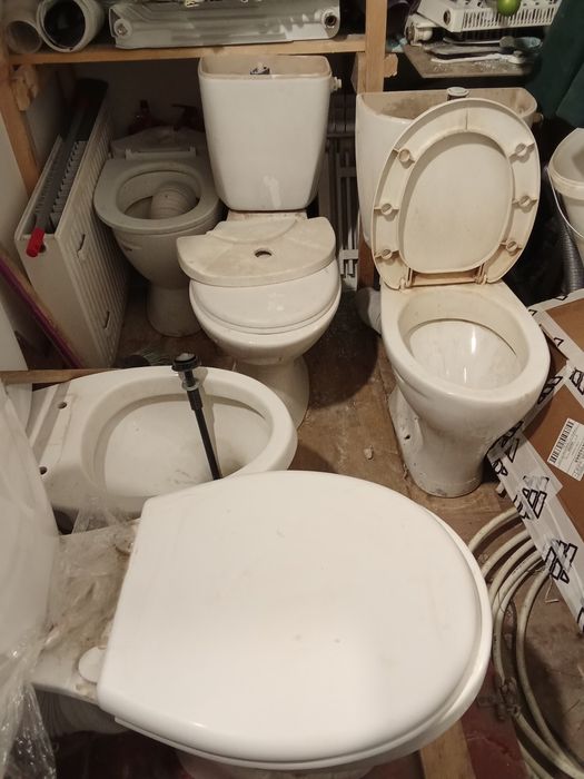 Продам унитазы и