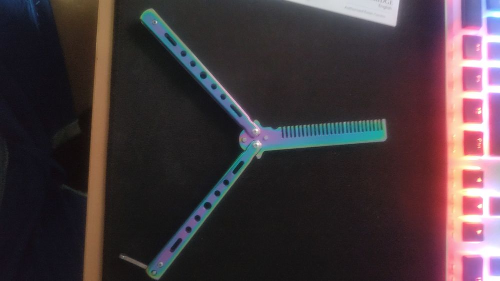 Нож пеперуда тип гребен