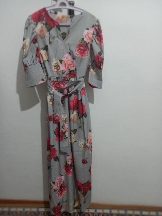 Продам платья, костюмы