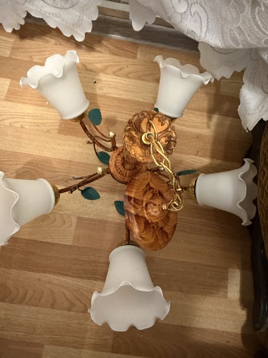 Люстра с плафонами