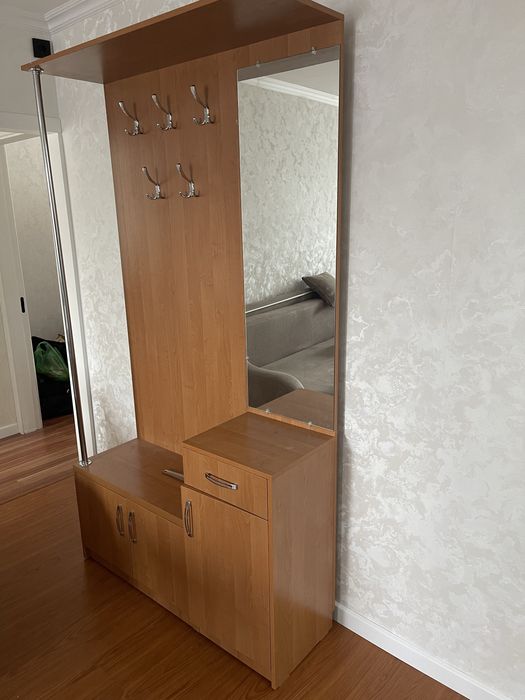 Продам прихожая шкаф