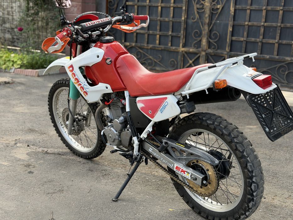 Продам эндуро HONDA 250