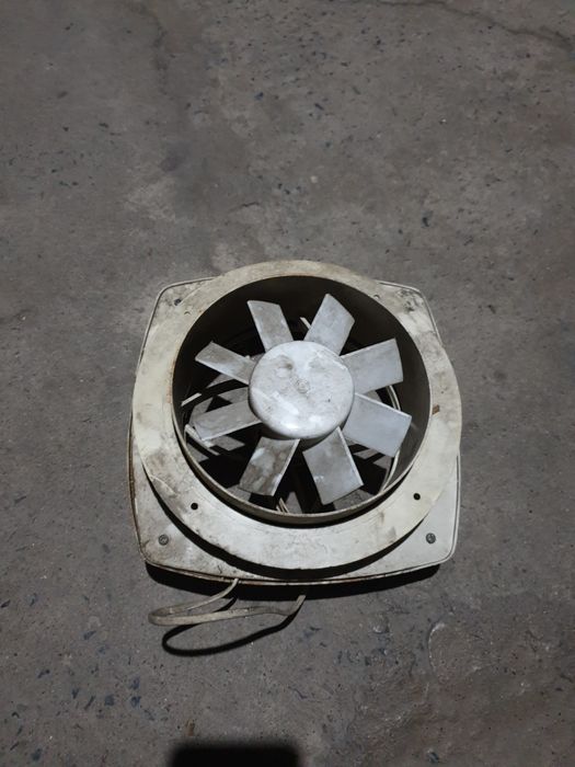 Вытяжка бытовая белая