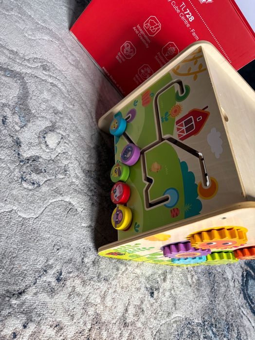 Tooky Toy Голям дидактически куб Ферма