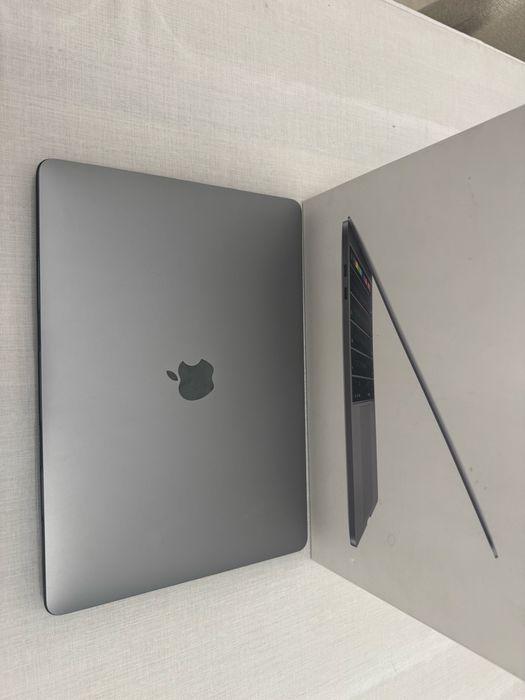 Macbook pro с touch bar 2019 8/256