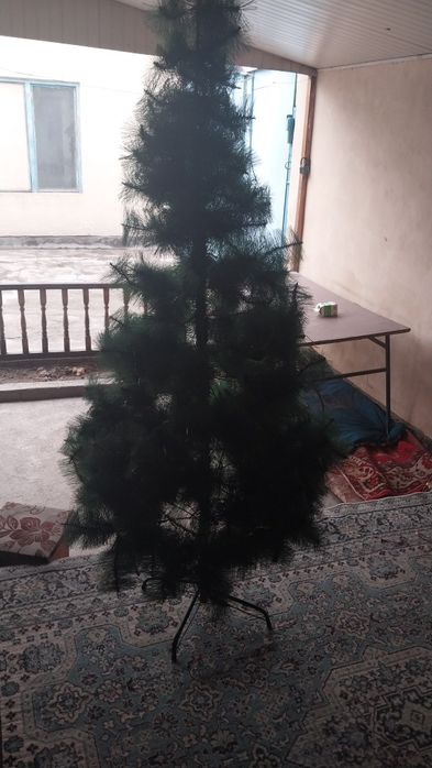 Продам ёлку в нормальном состоянии