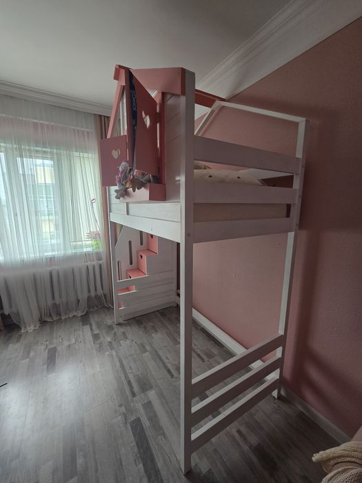 Продаем детскую кровать с матрасом.