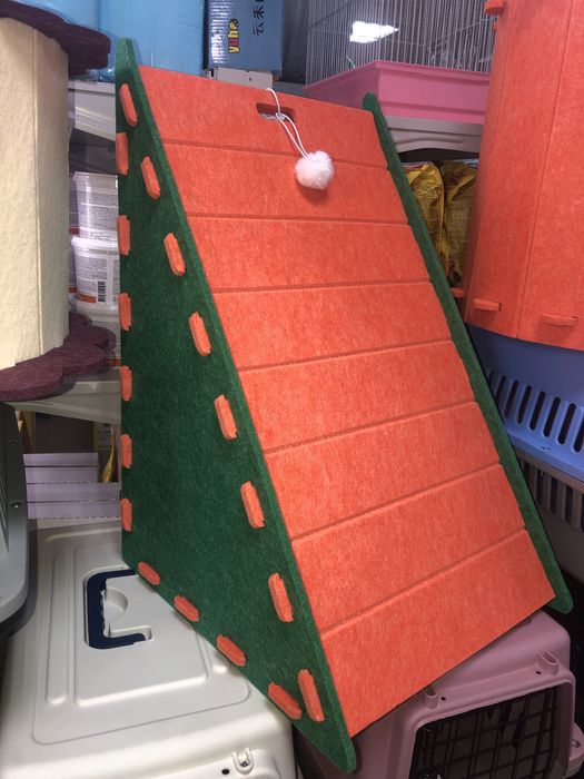 Когтеточки домики для кошек и маленьких собак.