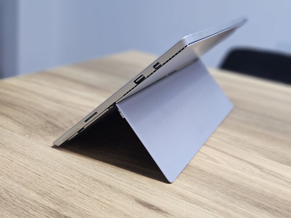 Tableta Microsoft Surface Intel i5, 8GB RAM, display, 12 inch 2k Win10