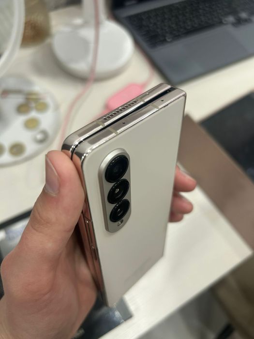 Самсунг фолд 4 в идеале