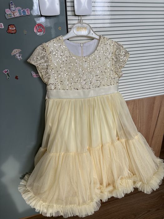 Продам платье для девочки размер 104