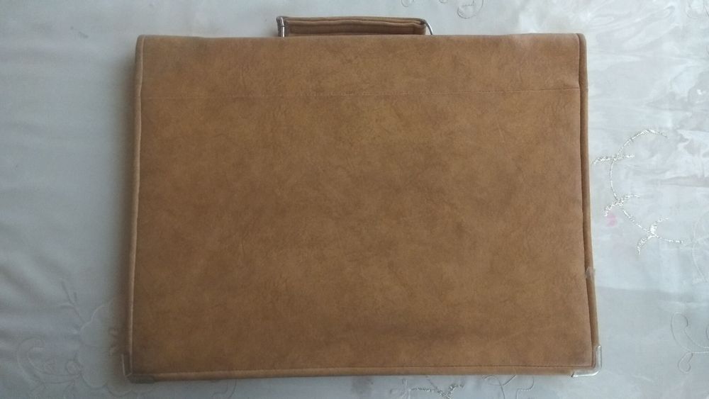 Продаются мужские портфели из натуральной кожи