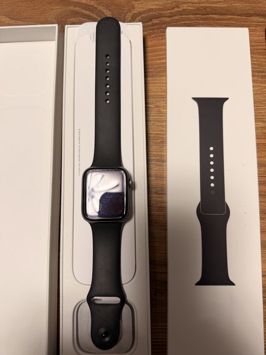 Apple watch  6. 44 mm