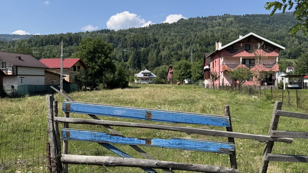 Vand teren intravilan  (Moisei)