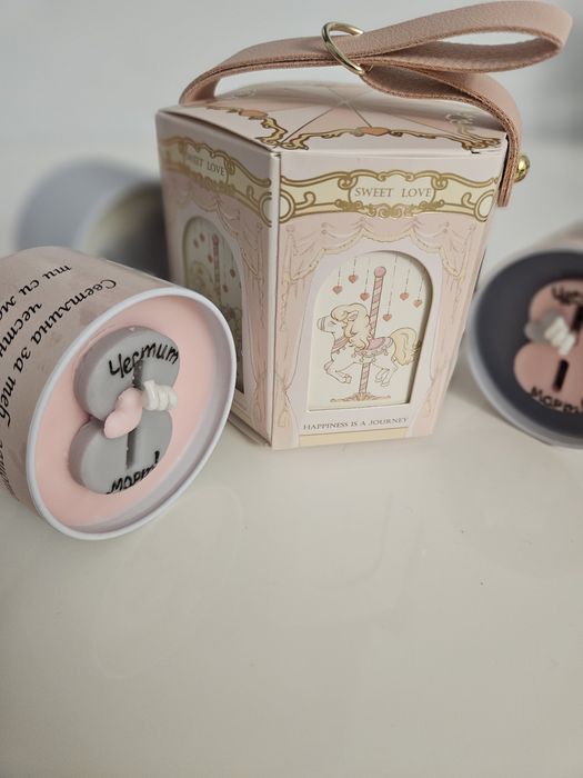 Свещи за осми март