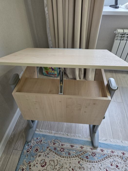 Стол- трансфомер для школьника.