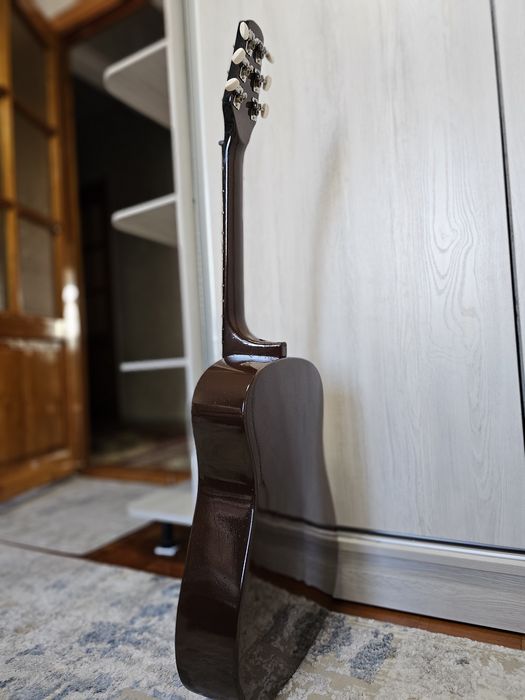 Винтажная акустическая гитара СССР как декор на стену