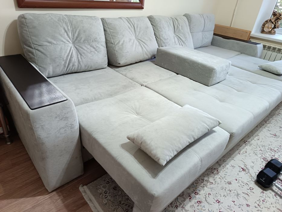 Стильный и комфортный диван