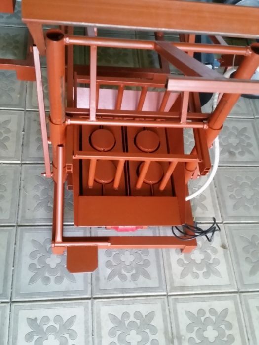 Станок для пескоблока.