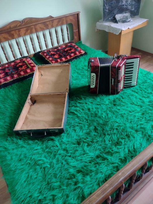 Продавам акордеон