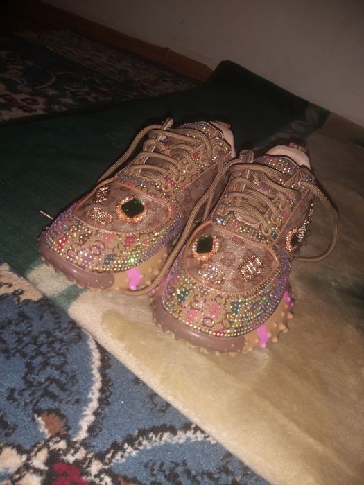 Кроссовки женские