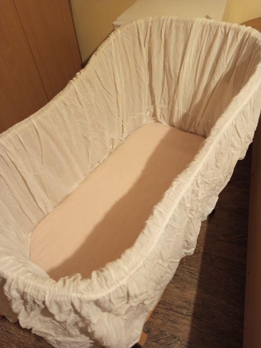 Естествен плетен бебешки кош на колелца, с дунапр. матраче и обиколник