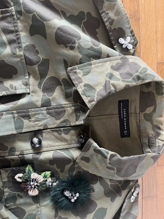 Jacheta Zara material camuflaj, masura M, accesorii fashion