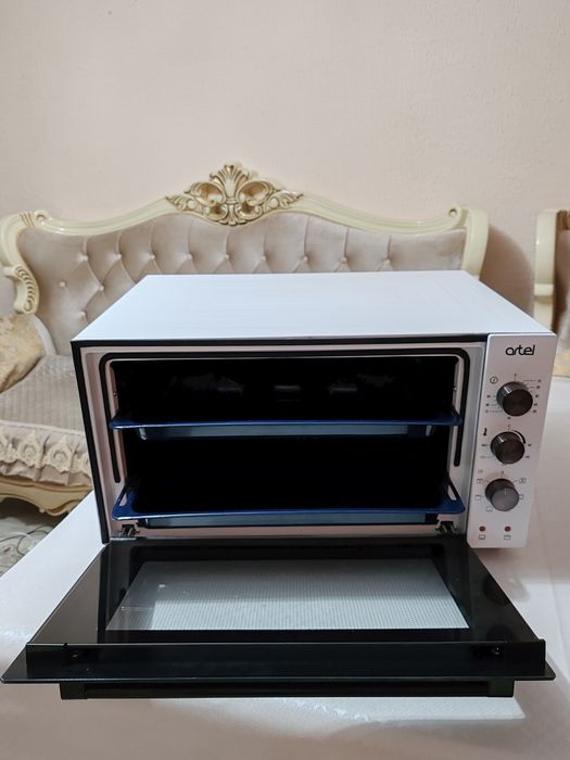 Продаю духовую печь Artel MD 4218 L.