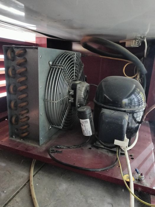 Витринный холодильник