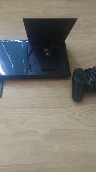 Плейстейшън 2 слим + 2 игри
