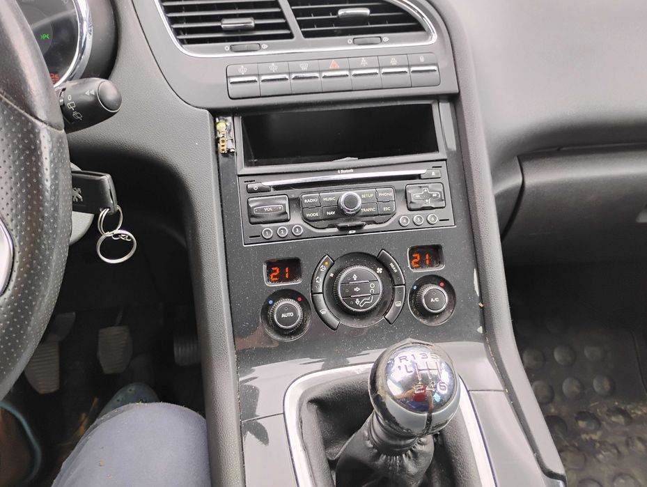 Peugeot 5008 2.0 HDI, 150 CP, E5, variante auto