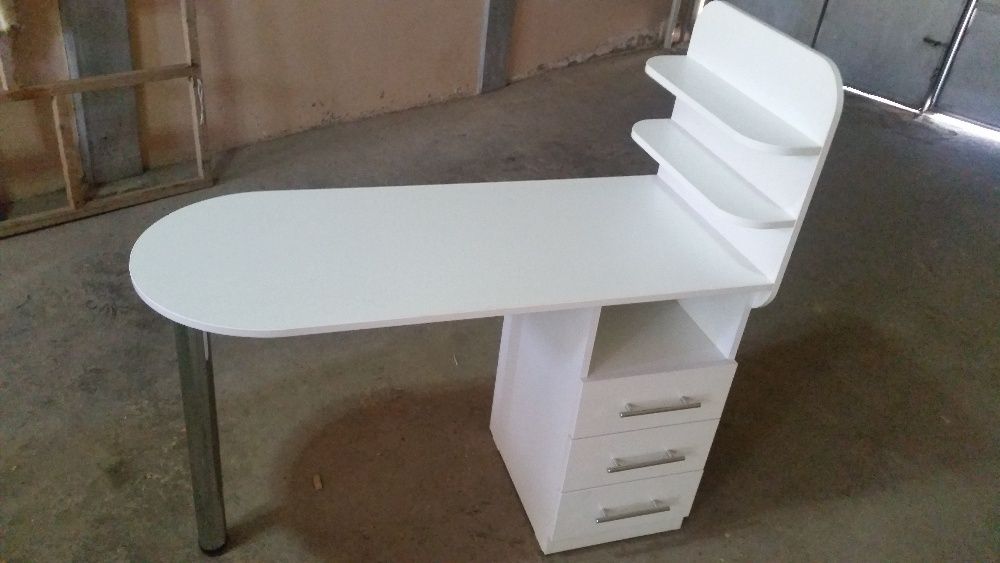 Маникюрный стол ( стол для маникюра)