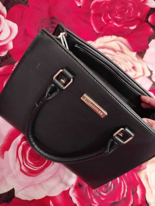 Дамска черна чанта