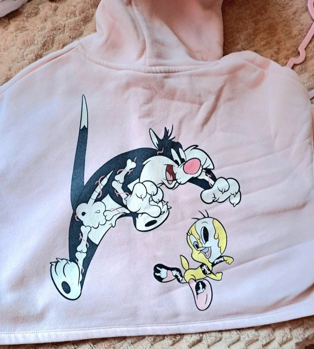 Hanorac scurt Bershka cu looney tunes