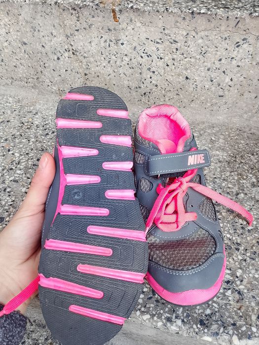 Продавам обувки за момиче различни размери