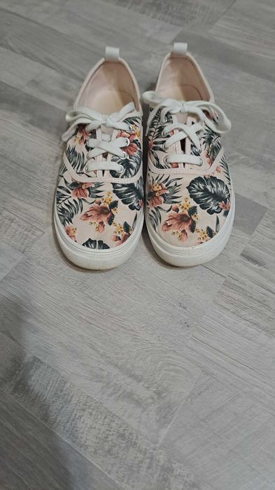 Дамски кецове H&M