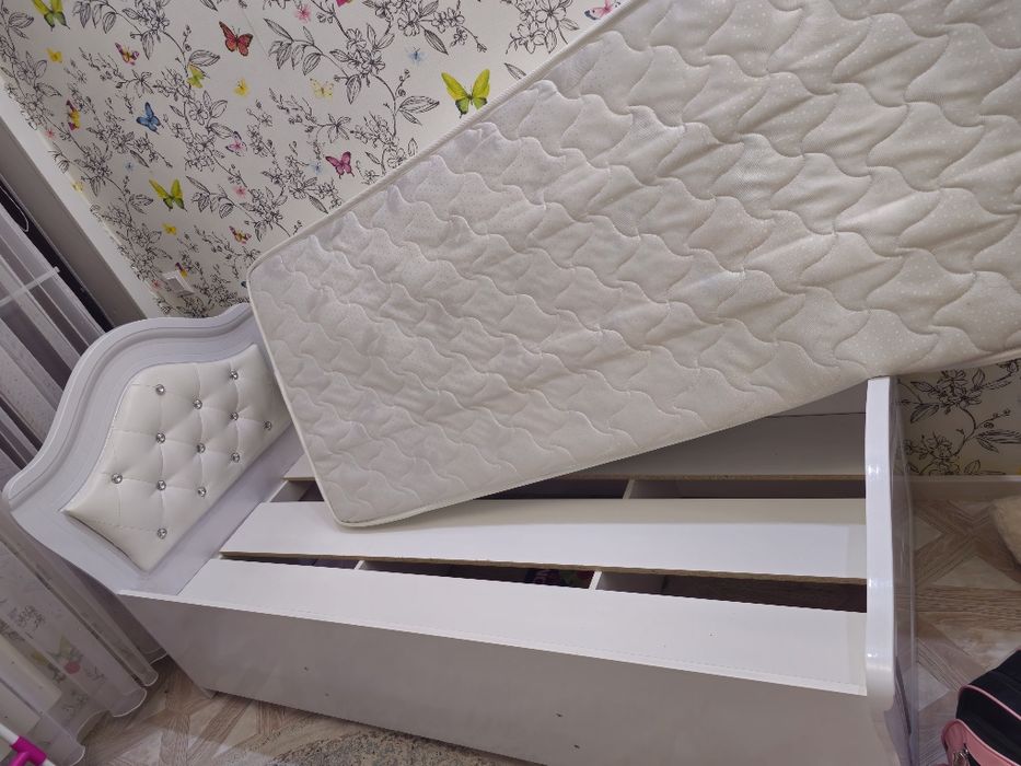 Продам детскую кровать, с бортиком