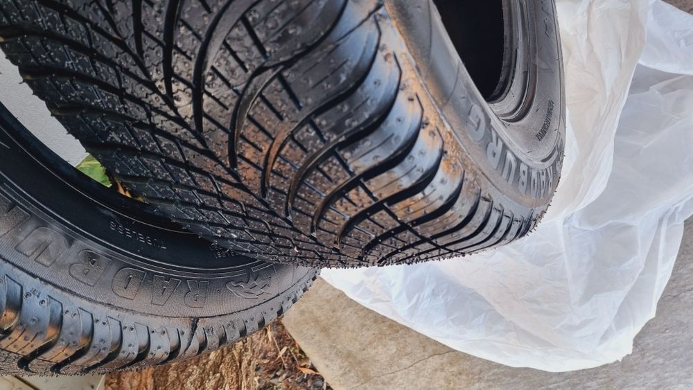 Anvelope iarna 235/55 R17 pret/set 600 ron