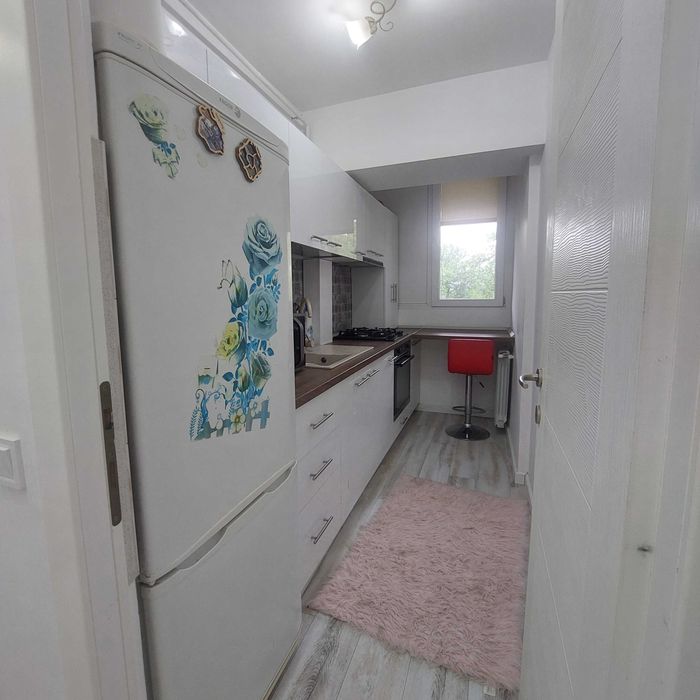Persoana fizica închiriez apartament cu 2 camere zona Podu de piatră