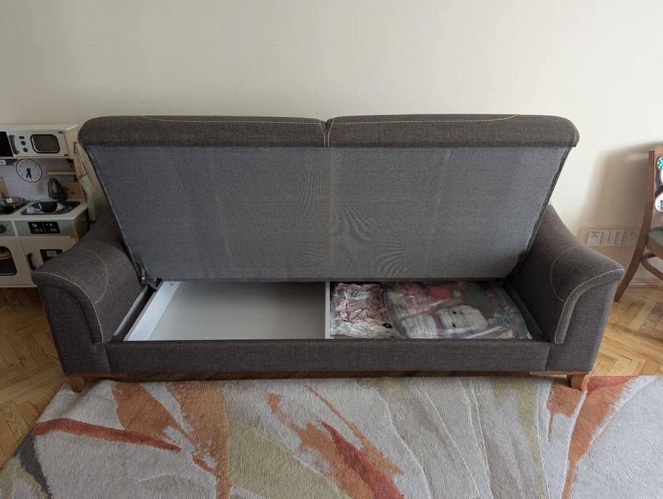 Триместен разтегателен диван